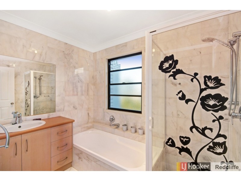 24 Fernlea Avenue, Scarborough QLD 4020