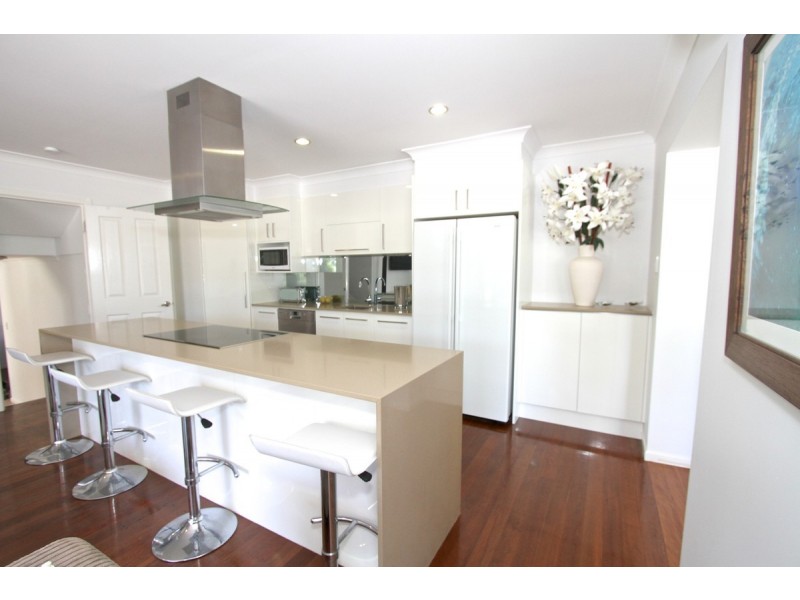 21 Fourth Avenue, Scarborough QLD 4020
