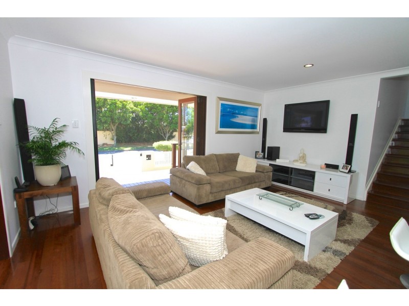 21 Fourth Avenue, Scarborough QLD 4020