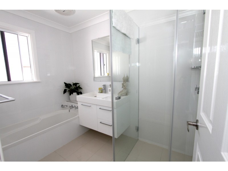 21 Fourth Avenue, Scarborough QLD 4020