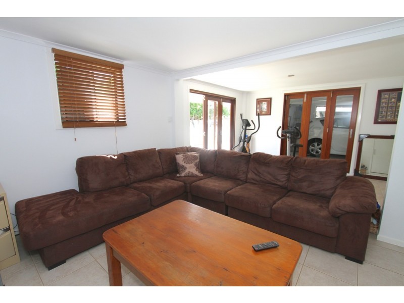 21 Fourth Avenue, Scarborough QLD 4020