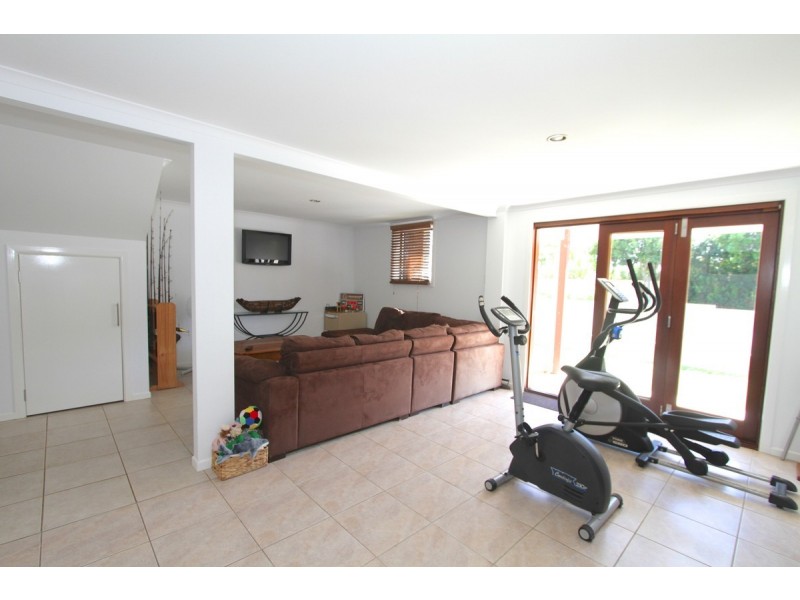 21 Fourth Avenue, Scarborough QLD 4020