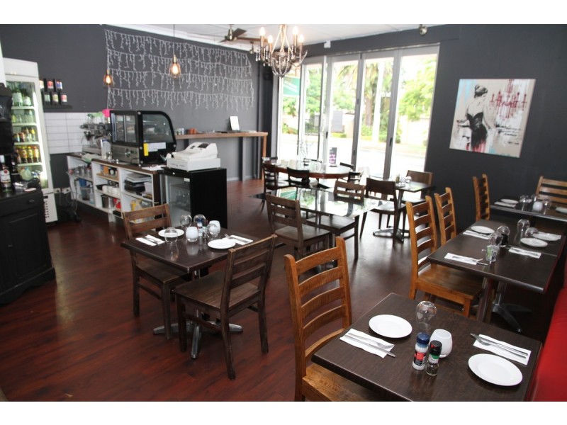 95 Prince Edward Parade, Scarborough QLD 4020