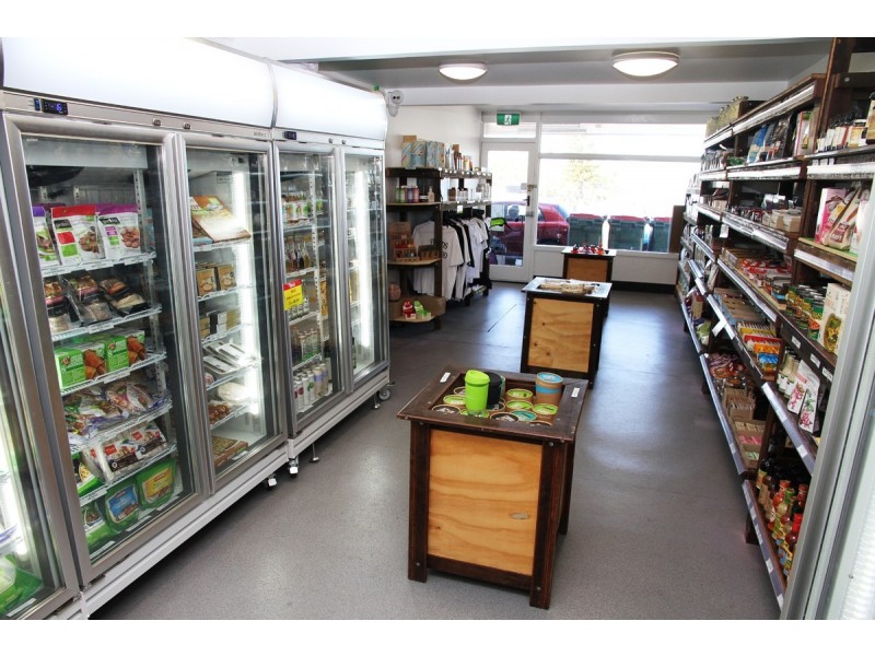 Shop 1/70-72 Hornibrook Esplanade, Clontarf QLD 4019