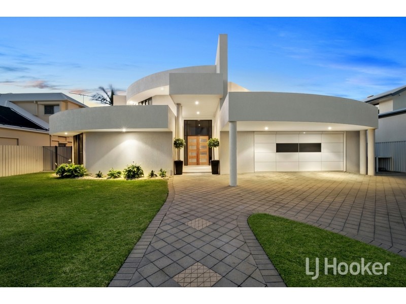 35 Constance Court, Newport QLD 4020