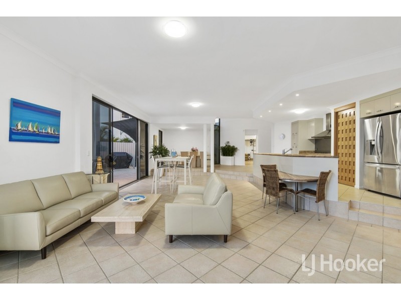 35 Constance Court, Newport QLD 4020