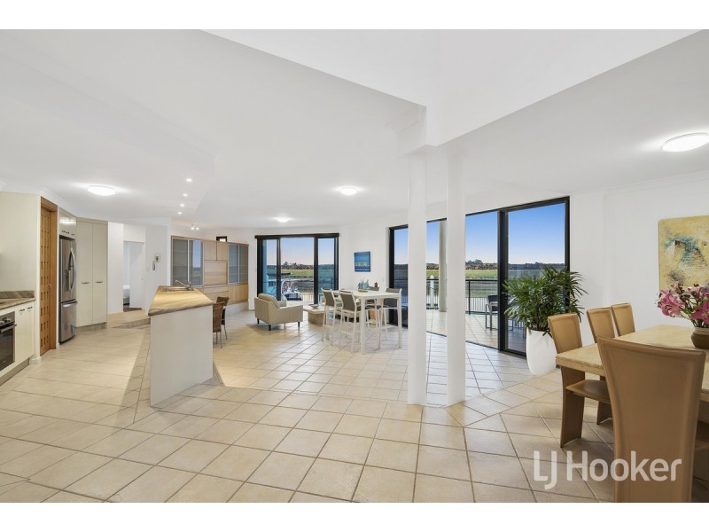 35 Constance Court, Newport QLD 4020