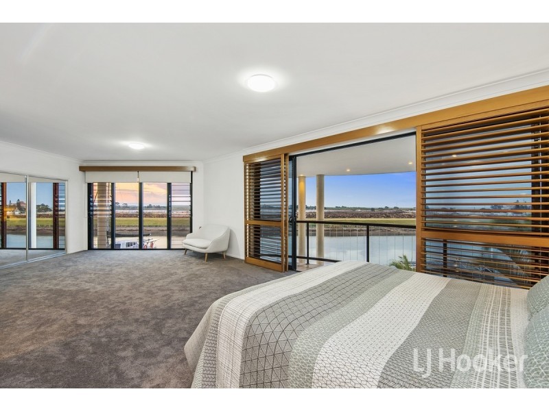 35 Constance Court, Newport QLD 4020