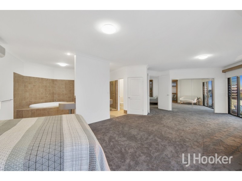 35 Constance Court, Newport QLD 4020