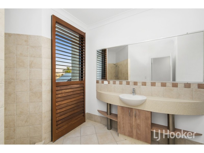 35 Constance Court, Newport QLD 4020