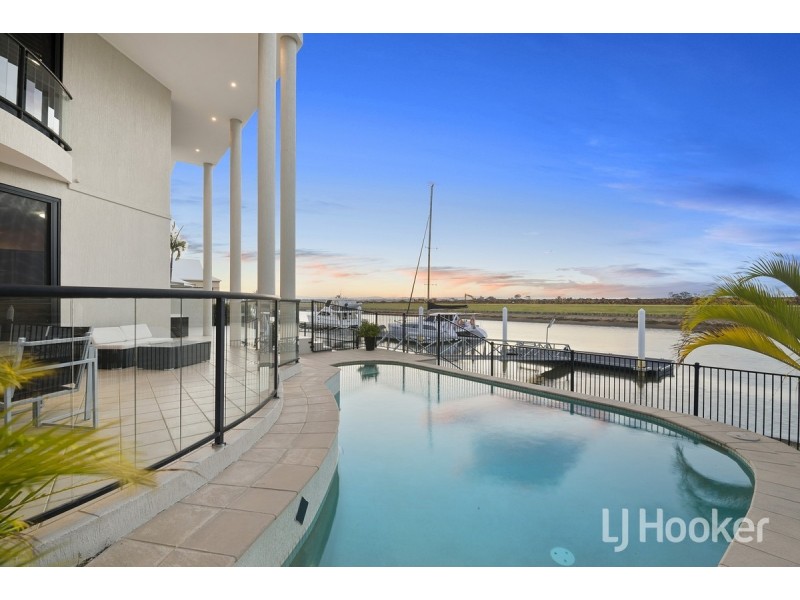 35 Constance Court, Newport QLD 4020