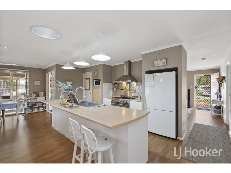 8 Vincent Court, Deception Bay QLD 4508