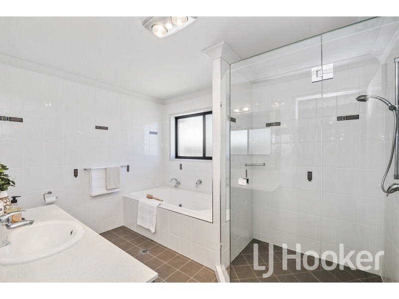 1 Wildfire Court, Newport QLD 4020