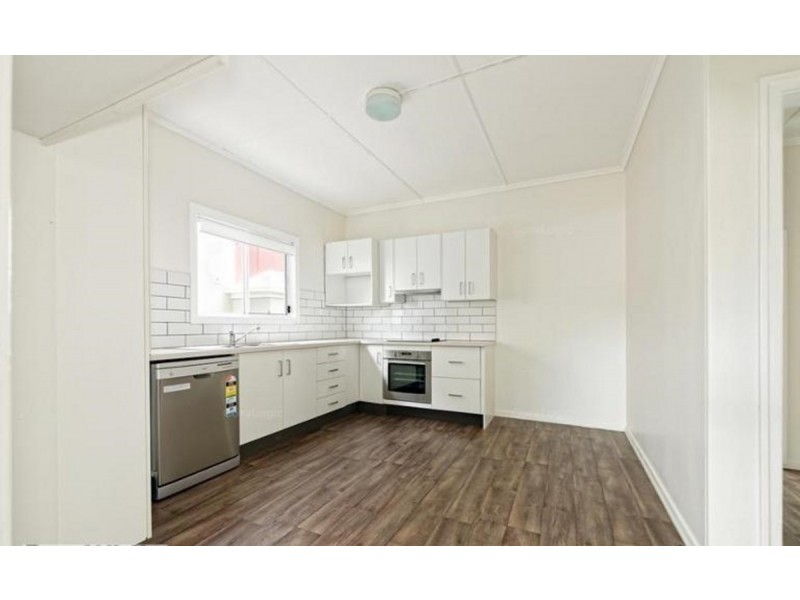 15 Griffith Road, Scarborough QLD 4020