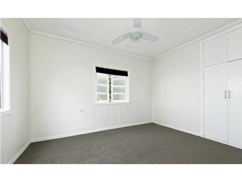 15 Griffith Road, Scarborough QLD 4020