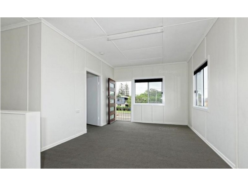 15 Griffith Road, Scarborough QLD 4020