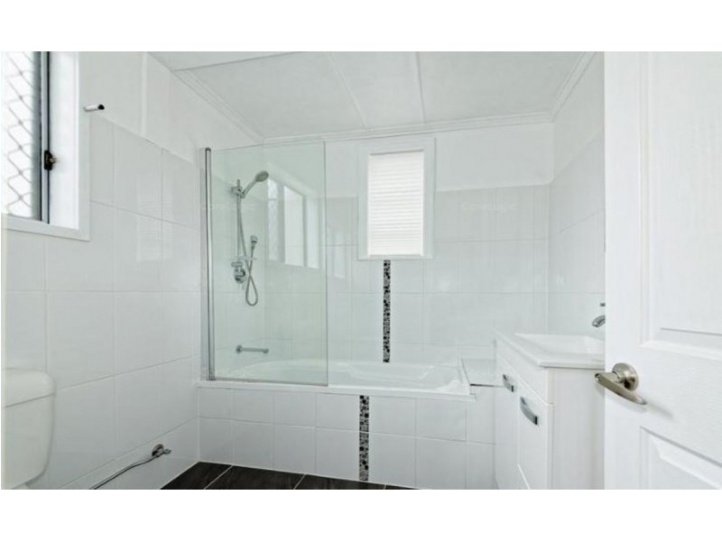 15 Griffith Road, Scarborough QLD 4020