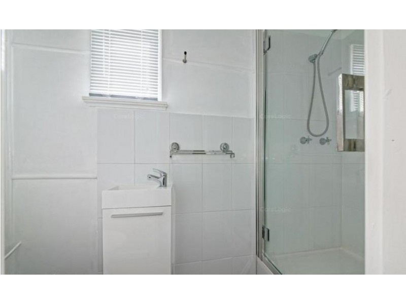 15 Griffith Road, Scarborough QLD 4020