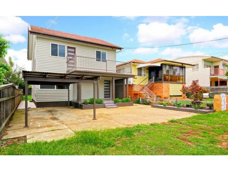 15 Griffith Road, Scarborough QLD 4020