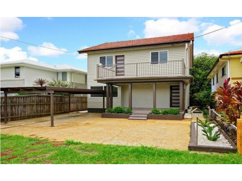 15 Griffith Road, Scarborough QLD 4020