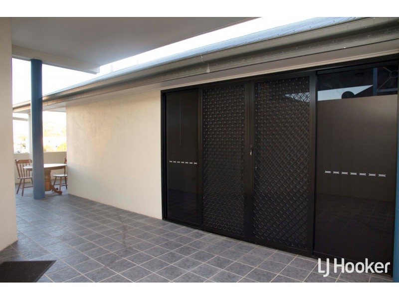 8/9 Mcnaughton Street, Redcliffe QLD 4020