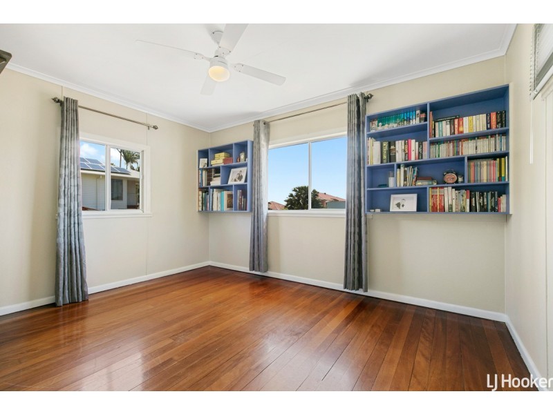 69 Fernlea Avenue, Scarborough QLD 4020