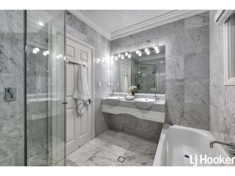 56 Australia Court, Newport QLD 4020