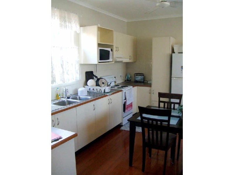 16 Wyllie Street, Redcliffe QLD 4020