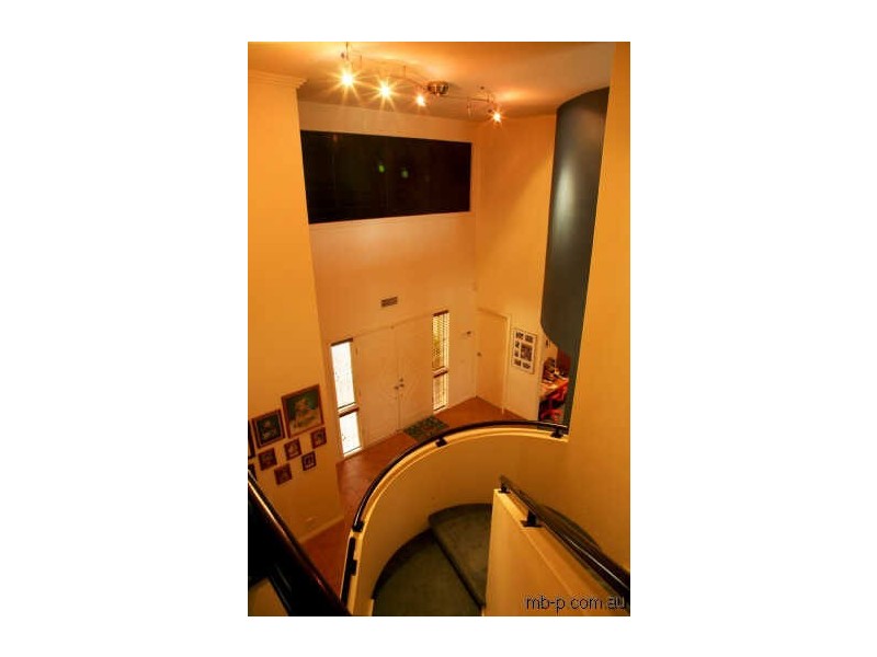 16 Reliance Court, Newport QLD 4020