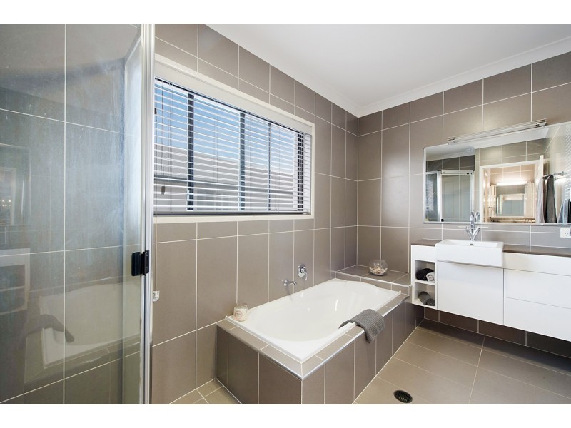 13 Wildfire Court, Newport QLD 4020