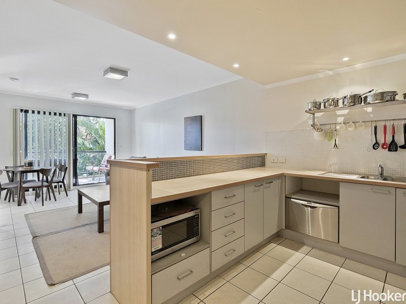 10/82-86 Mein Street, Scarborough QLD 4020