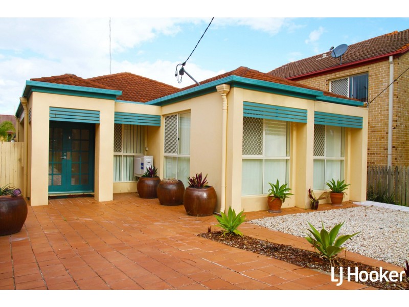 26 Landsborough Avenue, Scarborough QLD 4020