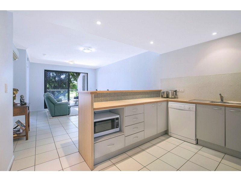 15/82-86 Mein Street, Scarborough QLD 4020