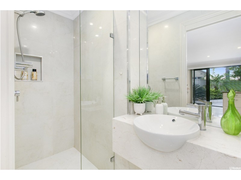 19 Defender Court, Newport QLD 4020