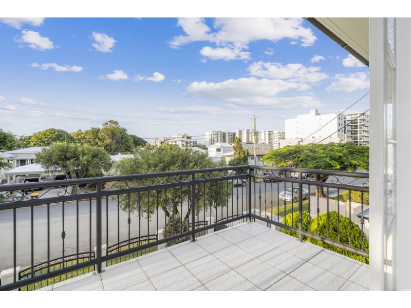 15 Bunton Street, Scarborough QLD 4020