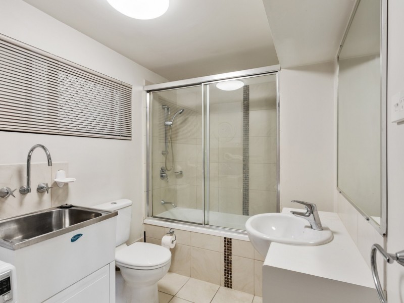 2/69 John Street, Redcliffe QLD 4020