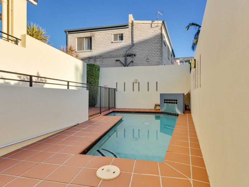 2/69 John Street, Redcliffe QLD 4020