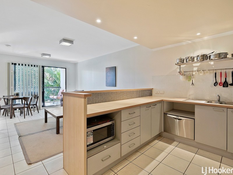 10/82-86 Mein Street, Scarborough QLD 4020