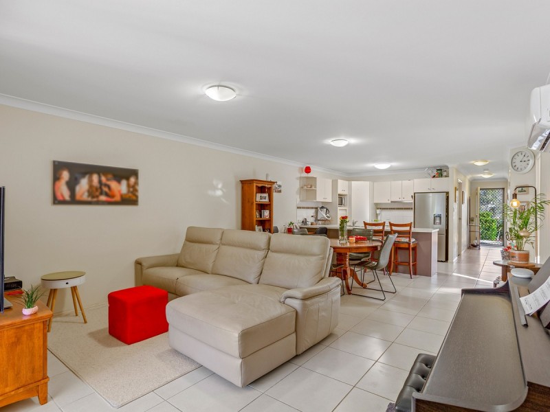 1/8 Lady Bowen Parade, Rothwell QLD 4022