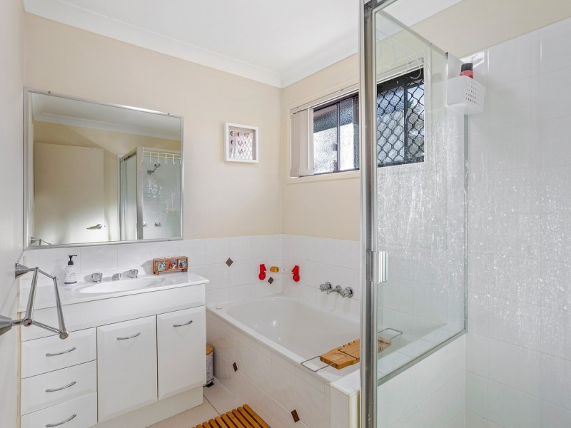 1/8 Lady Bowen Parade, Rothwell QLD 4022