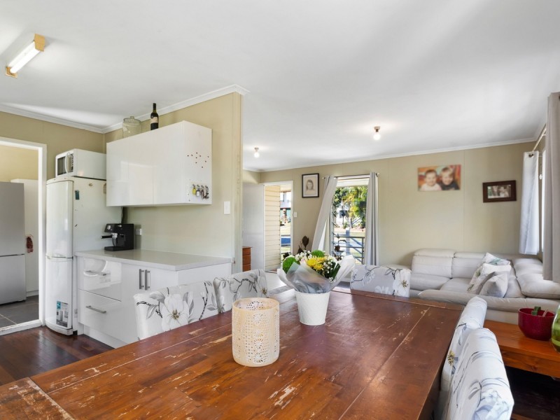 25 Pownall Crescent, Margate QLD 4019