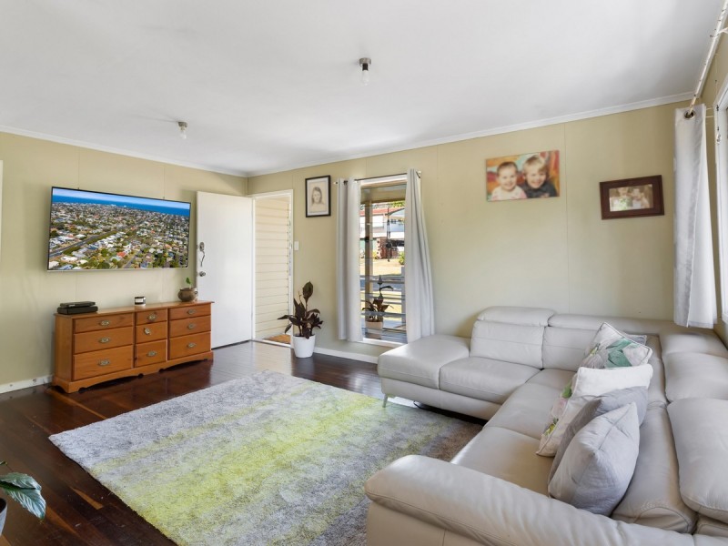 25 Pownall Crescent, Margate QLD 4019