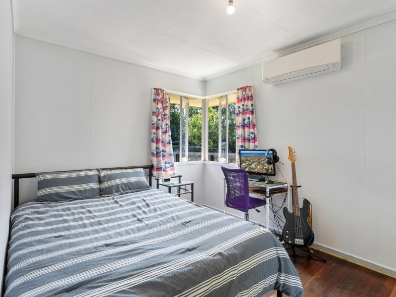 25 Pownall Crescent, Margate QLD 4019