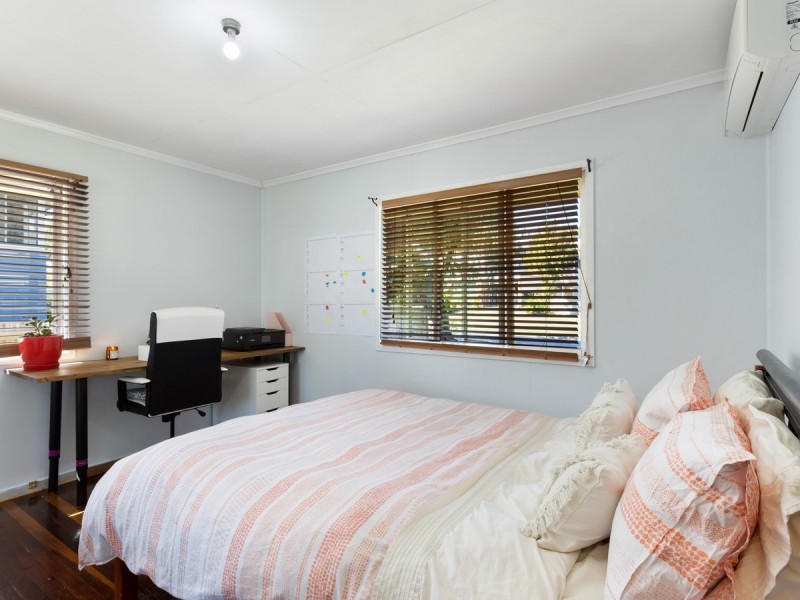 25 Pownall Crescent, Margate QLD 4019