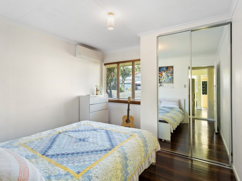 25 Pownall Crescent, Margate QLD 4019