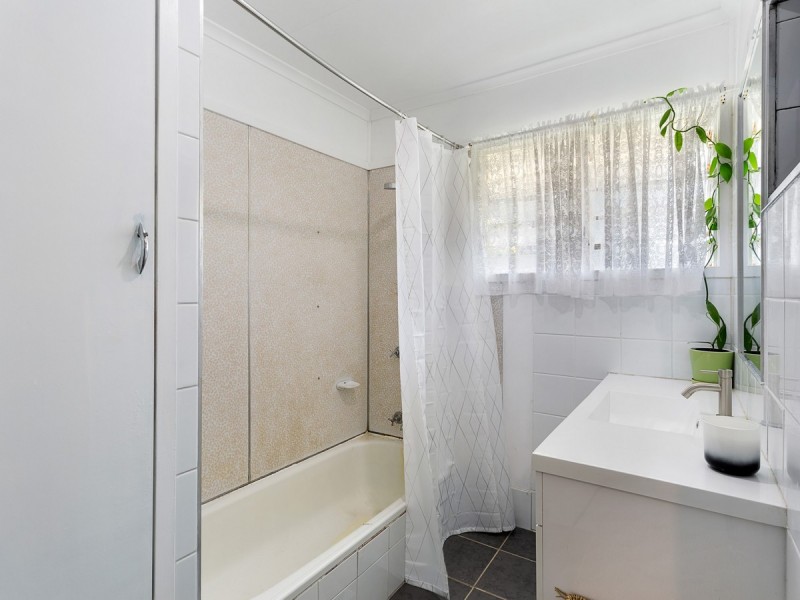 25 Pownall Crescent, Margate QLD 4019