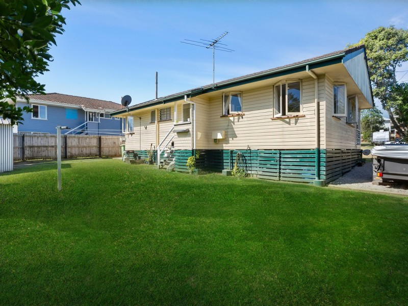 25 Pownall Crescent, Margate QLD 4019