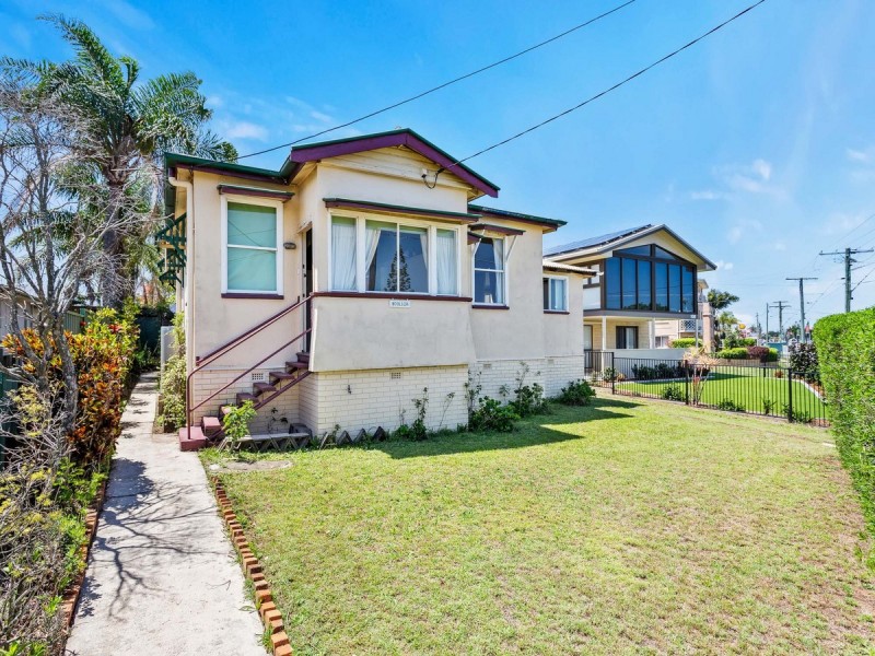 98 Hornibrook Esplanade, Clontarf QLD 4019