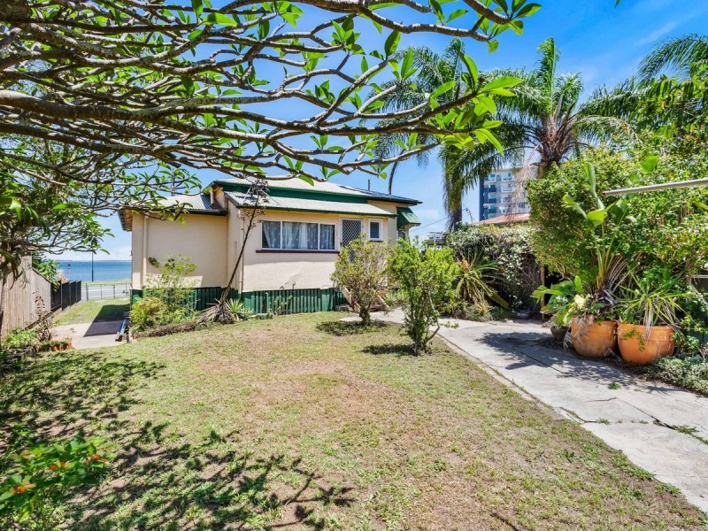 98 Hornibrook Esplanade, Clontarf QLD 4019