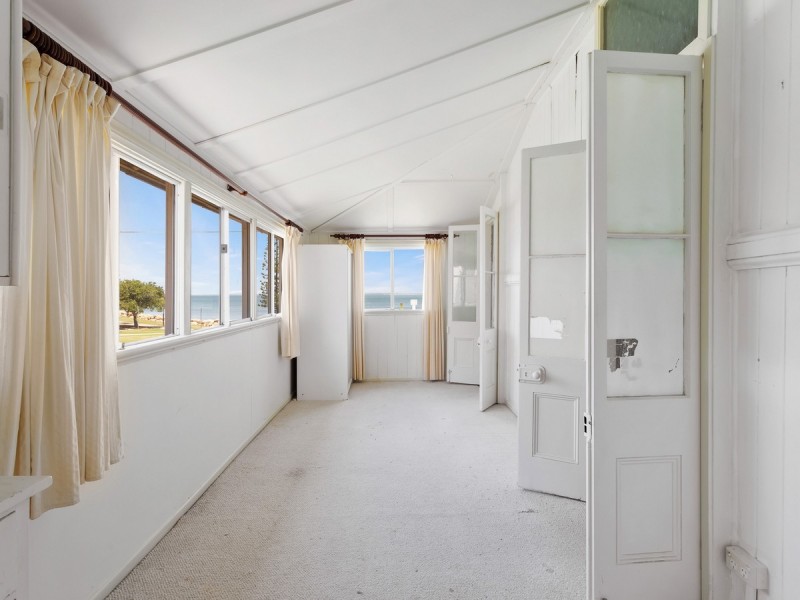 98 Hornibrook Esplanade, Clontarf QLD 4019